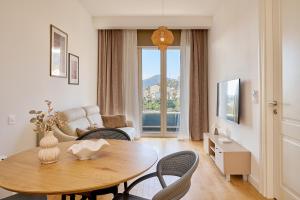 Μια τηλεόραση ή/και κέντρο ψυχαγωγίας στο Skyline Sunset