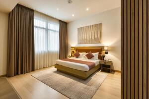 Postel nebo postele na pokoji v ubytování Hotel Velvet Crown Airport Stay WIth- Free Airport Pickup Delhi Airport