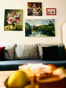 Khu vực ghế ngồi tại Art gallery near Pardubice