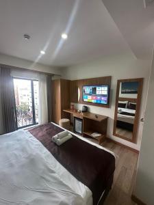 Un pat sau paturi într-o cameră la Hotel La SERA +74 fotografii