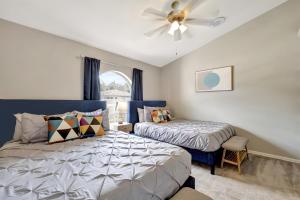 a bedroom with two beds and a ceiling fan at Pool Waterfront Lake 12 PPL Gorgeous in Riverview