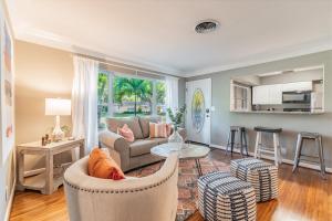 Η κουζίνα ή μικρή κουζίνα στο Cozy Clearwater Pool Home Near Beaches!