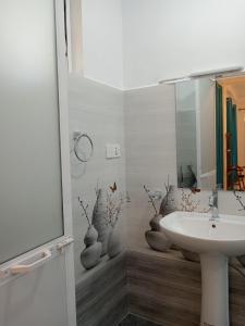 Koupelna v ubytování Camellia Inn