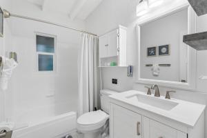 Koupelna v ubytování North Hyde Park Getaway Tampa + 71 fotografií