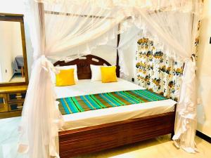 Una cama o camas en una habitación de Azure bay