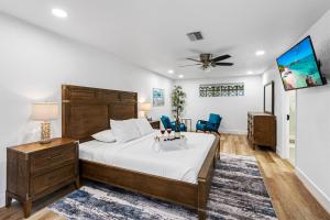 Ένα ή περισσότερα κρεβάτια σε δωμάτιο στο Luxury 5BR Oasis Heated Pool Hot Tub Sleeps 10 +88 φωτογραφίες