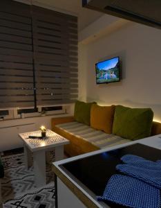 TV/trung tâm giải trí tại Sarajevo Center daily apartment - Walk everywhere - Old town