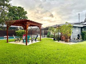 Κήπος έξω από το Sunny Clearwater Escape 3BR Game Room Pool 3 Baths