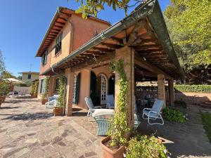 Bygningen som villaen ligger i