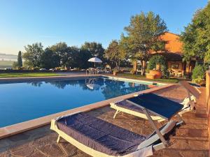 Swimmingpoolen hos eller tæt på Casa Mia