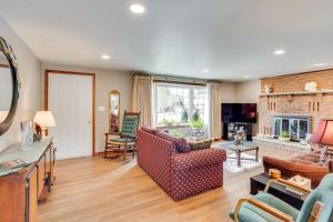 Μια τηλεόραση ή/και κέντρο ψυχαγωγίας στο 2 Mi to Appalachian Trail Family Home in Carlisle