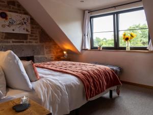 Ένα ή περισσότερα κρεβάτια σε δωμάτιο στο 1 Bed in Gartness 91056