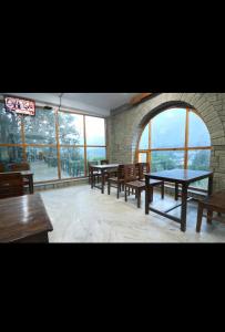 Peisaj natural din apropierea acestei pensiuni