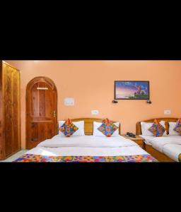 Un pat sau paturi într-o cameră la Malti Guest House