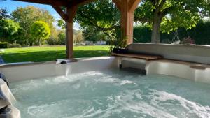 Бассейн в Rue Haute by M&M 4 sterren bed en breakfast vlakbij Maastricht или поблизости +96 фотографий