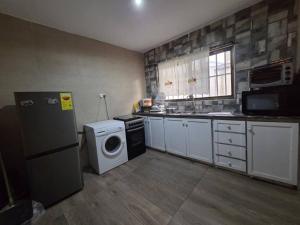 Kuchyň nebo kuchyňský kout v ubytování Home with car