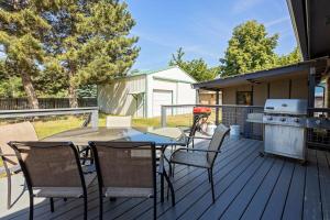 En balkon eller terrasse på 5BR Home By Downtown CDA-Nintendo-Foosball-Games