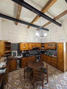 Kuchyň nebo kuchyňský kout v ubytování Paddy's Duplex