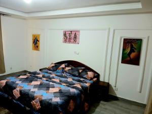 Postel nebo postele na pokoji v ubytování Home with car