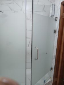 Koupelna v ubytování Home with car