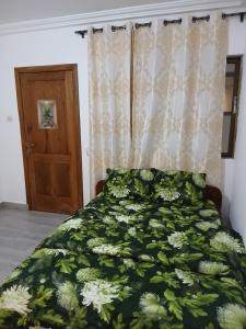 Postel nebo postele na pokoji v ubytování Home with car + 2 fotografie