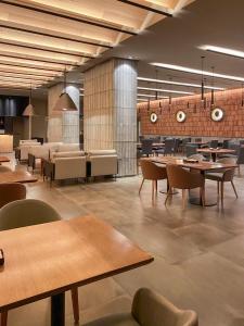 Restaurace v ubytování Hotel Alejandro I - Affiliated by Meliá