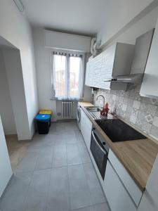 Nhà bếp/bếp nhỏ tại IZZ1 Apartments Plus - Motor&Food Valley +8 ảnh