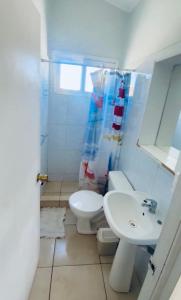 Un baño de Camping Corfo