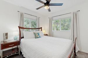 Postel nebo postele na pokoji v ubytování Opakapaka Ohana