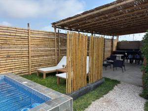 Swimmingpoolen hos eller tæt på Refugio del Lobo + 9 billeder