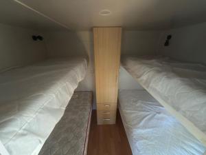 En eller flere senge i et værelse på Refugio del Lobo