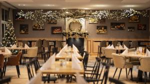 Restaurace v ubytování Dream Castle Hotel Marne La Vallee + 78 fotografií