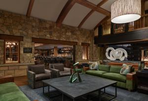Гостиная зона в The Sebastian - Vail +47 фотографий