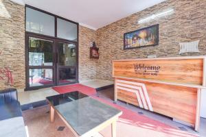 Χώρος καθιστικού στο Hotel O Homewood Suites And Guest House