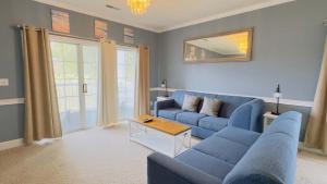 Posezení v ubytování Pond view beautiful apartment at Magnolia Place + 27 fotografií