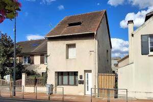 Το κτήριο όπου στεγάζεται  το διαμέρισμα