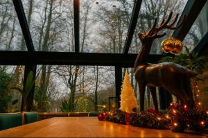 Fotografie z fotogalerie ubytování 5 Star Luxury Woodland Retreat Sleeps 12 Hot tub Sauna v destinaci Clapton in Gordano