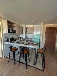 Η κουζίνα ή μικρή κουζίνα στο Dpto por dia Chillán 909