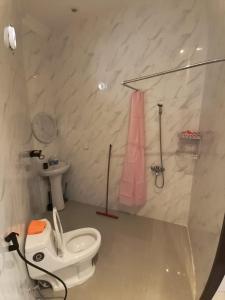 Un baño de KhavaQatar Hostel 2 بيت مشترك