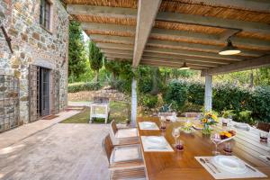 Фотография из галереи Villa Florea I Modern Design with Gym and Private Pool в городе Сан-Кашано-деи-Баньи