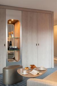 Kuchyň nebo kuchyňský kout v ubytování Le Grand Balcon Hotel