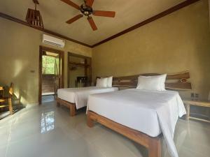 En eller flere senge i et værelse på Valley Village Resort Phu Quoc + 52 billeder
