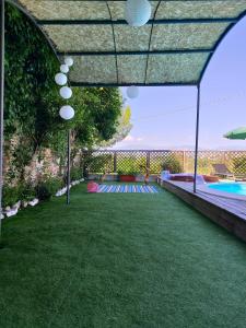 Bazén v ubytování Dimora Antica Pianella nebo v jeho okolí