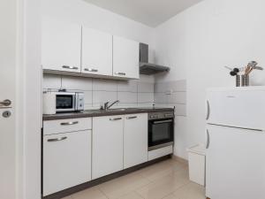 Køkken eller tekøkken på Apartment Leko-2 by Interhome