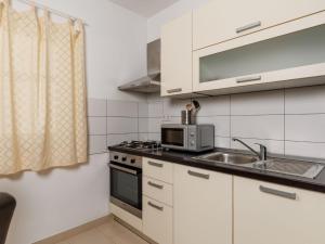 Køkken eller tekøkken på Apartment Leko-1 by Interhome