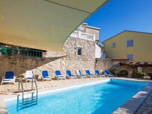 Swimmingpoolen hos eller tæt på Apartment Leko-3 by Interhome