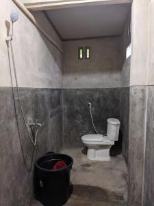 Ένα μπάνιο στο Local Garden Homestay