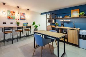 a dining room with a table and some chairs at Sueño Caleño in Cali