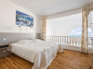 En eller flere senge i et værelse på Apartment La Plage-1 by Interhome