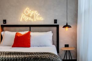 a bedroom with a bed with a neon sign on the wall at Sueño Caleño in Cali